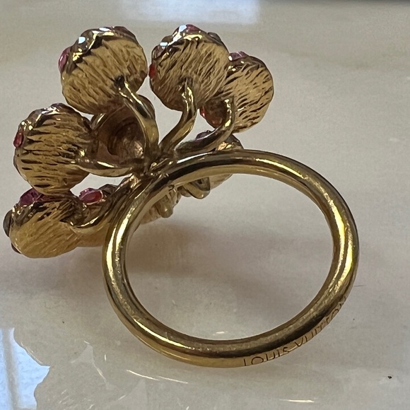 Louis Vuitton Mille et Nuit Crystal Cocktail Ring - Picture 2 of 8